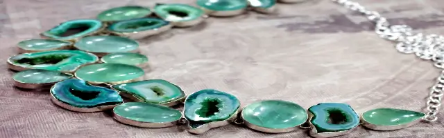 La Magia de Los Cristales 💎 11 Aguamarina azul clara, cristal de calma y claridad para la magia de los cristales.