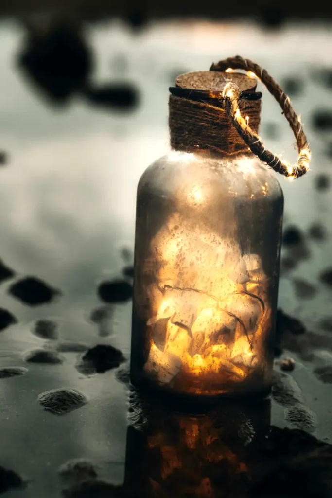 Frasco de vidrio con cuerda marrón usado en hechicería digital