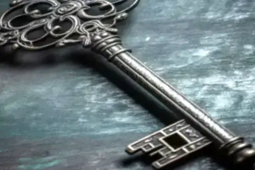 Manual de Ética de la Guardiana: Las Leyes de No Interferencia y el Sagrado Libre Albedrío. 8 Llave antigua simbólica para la Apertura de Caminos y la espiritualidad.